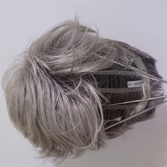 Lot of 2 NWT Paula Young S&P Gray Wigs with Accessories - Picture 3 of 9
